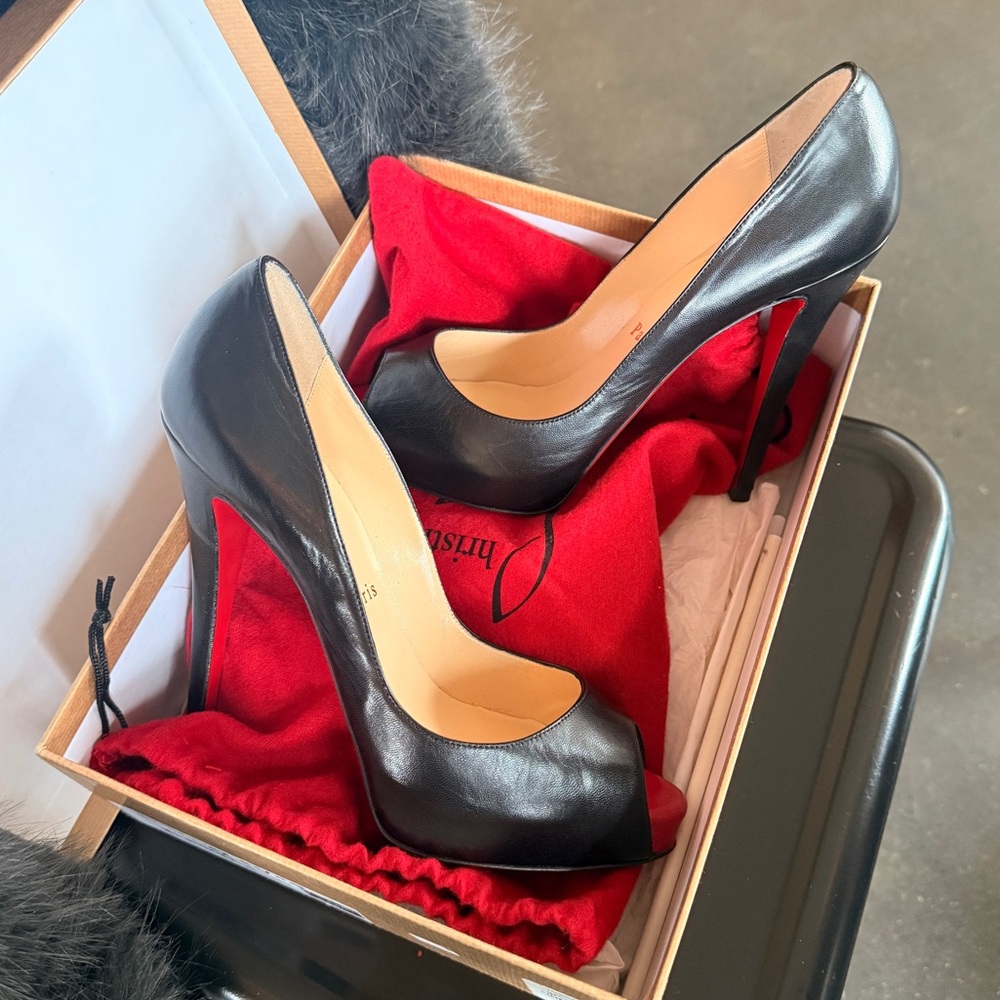 💯Authentic Very Prive 120 Leather Christian Louboutins - Size 39 - Good Cond.